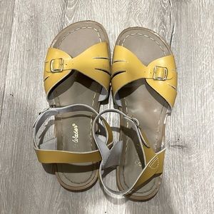 Yellow Saltwater Sandals Womens Classic- EUC Size 9
